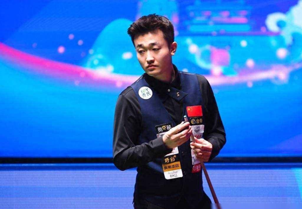 这位前锋在 这位前锋在